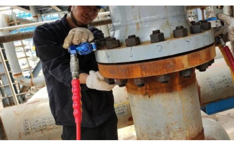 冶金余热回收设备螺栓安装预紧选用KWZK乐玩体育在线注册,乐玩体育（中国）液压力矩扳手